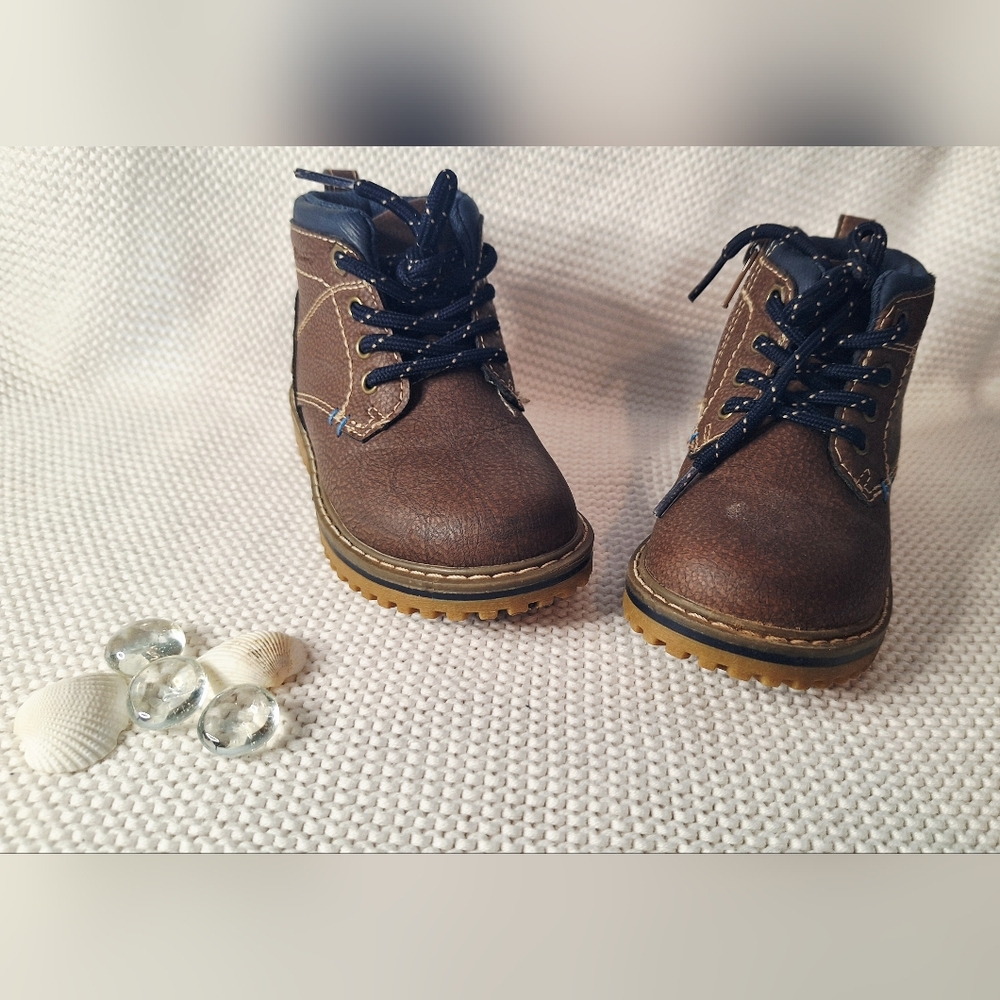Eddie Bauer Kids Boots in Brown and Blue